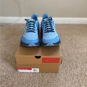 WOMEN'S ALTRA EXPERIENCE FLOW SIZE 8